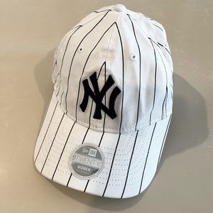New York Yankees Navy and White Pinstriped Adjustable Ball Cap New With Tags
